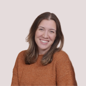 EzgiUlusoy_photo_whitebg-300x300sq